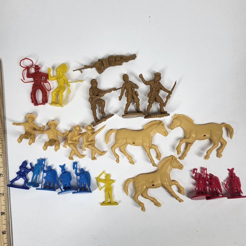 Lot of Plastic Toy Soldiers Knights Horses Cowboys Vintage Weapons & Warriors